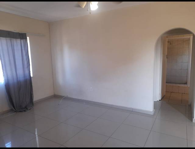 2 BEDROOM FLAT RENTED IN ESSENWOOD